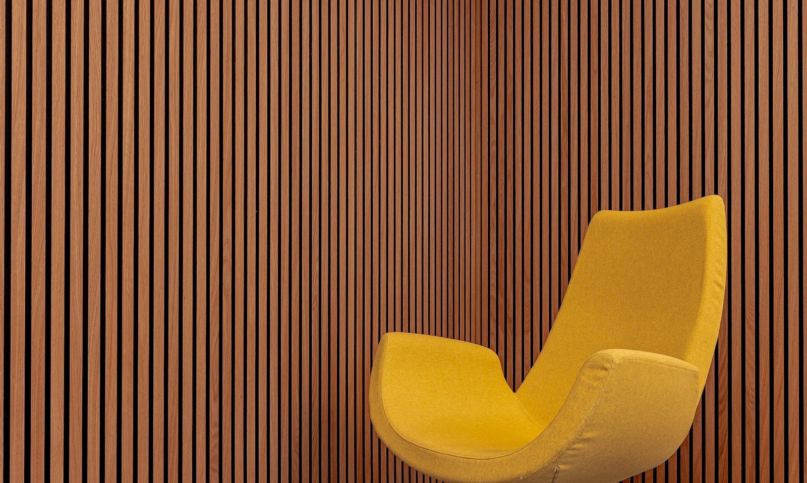 Papel de parede ripado: ideias, tipos e como usar na casa
